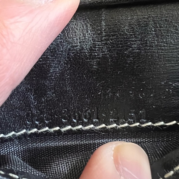 Gucci Vintage Leather Compact Wallet - Picture 13 of 13